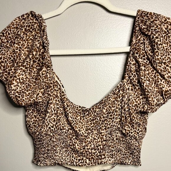 Lulu's Fiercely in Love Beige Leopard Print Tie-Front Crop TopSize M - Picture 5 of 6